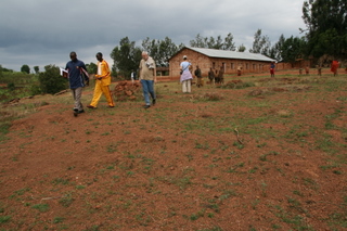 Visite terrain destiné au centre de santé de Kibaribari